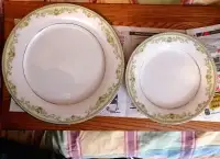 2 Vintage contemporary Noritake Raleigh fine china plates