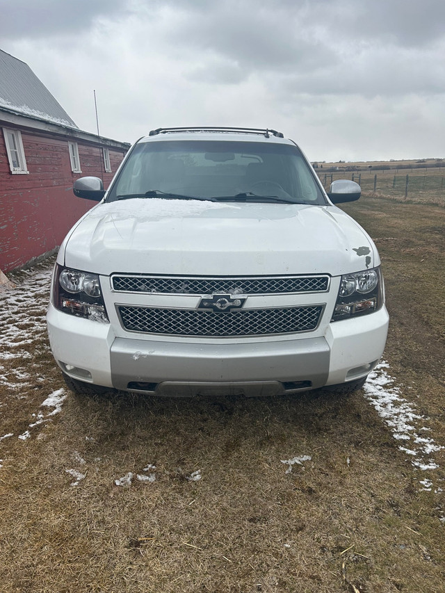 Avalanche Z71 in Cars & Trucks in Calgary - Image 2