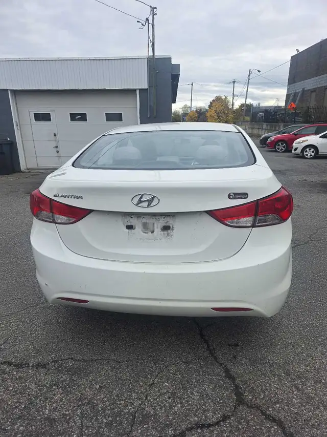 Hyundai Elantra Automatic 201164840184190978123
