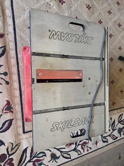 Skilsaw, fair used, made need new blades as old ones are dull and rusting, works great still, light...