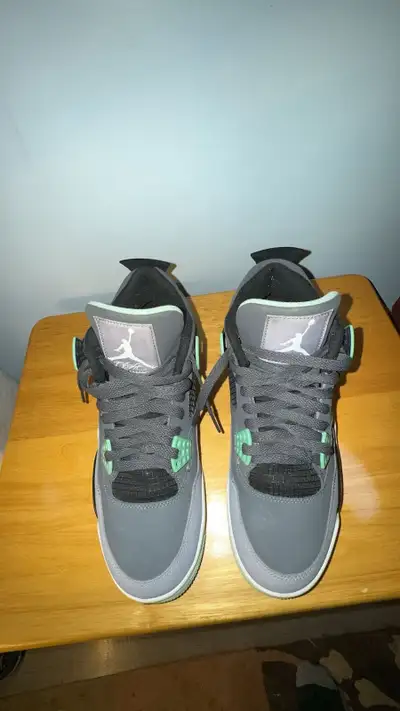 Jordan retro 4 green glow (no box ), View more