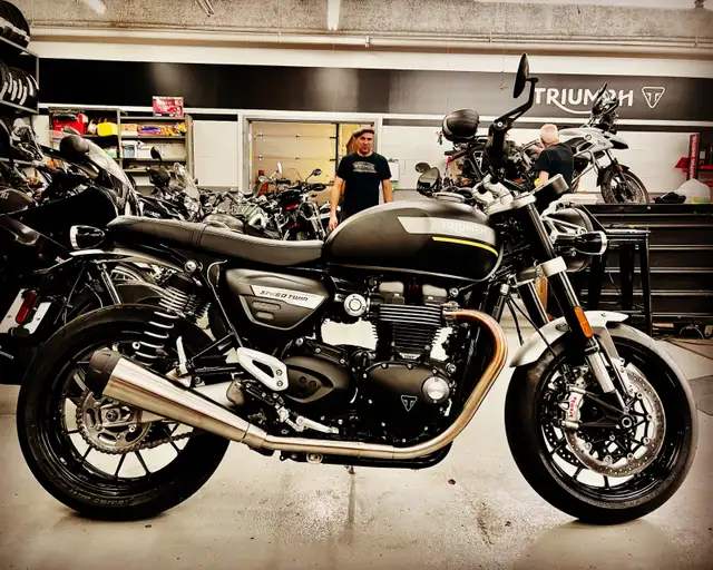 Triumph Speed Twin 1200 in Street, Cruisers & Choppers in City of Montréal - Image 5