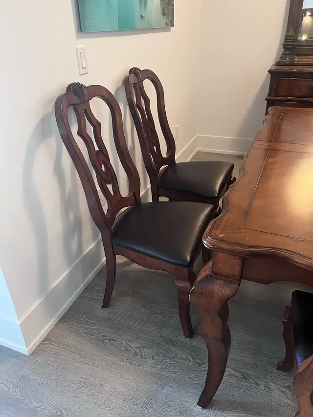 Solid Wood Dining Room Set with Matching Sideboard & Mirror in Dining Tables & Sets in Oakville / Halton Region - Image 6