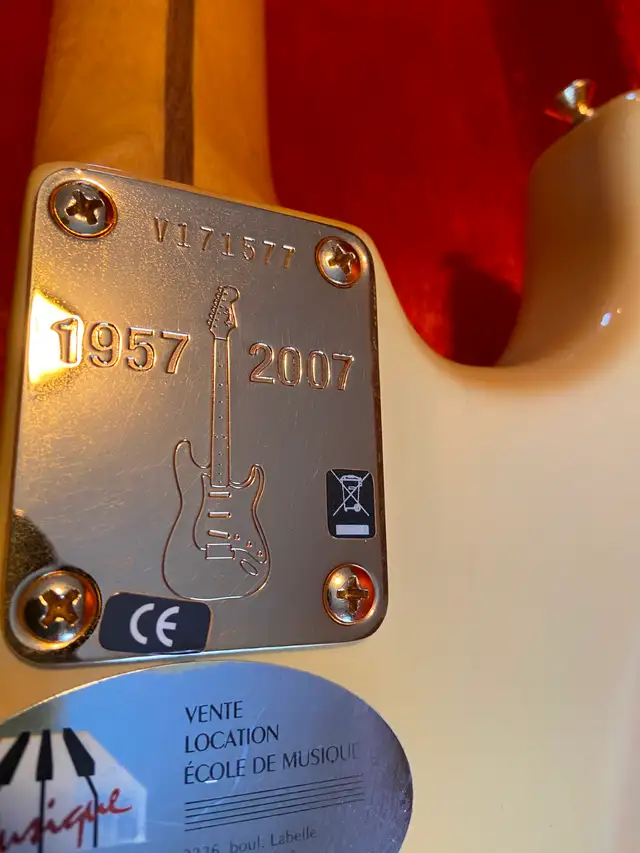 Fender Stratocaster Highly Collectable Reissue 1957 in Guitars in Ottawa - Image 7