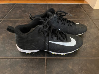 Men’s size 10 Nike football cleats shoes alpha fastflex euc