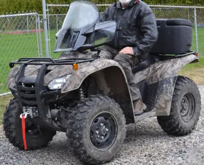 2013 Honda TRX420PG FOURTRAX CTE 4X4 ATV for sale 8500 or best offer VERY LOW MILEAGE come with box...