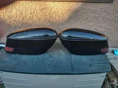 These are a pair of used motorcycle hard bags, perfect for adding extra storage to your ride. They'r...