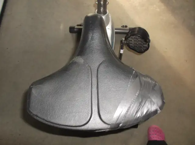 vélo stationnaire in Exercise Equipment in Saguenay - Image 3