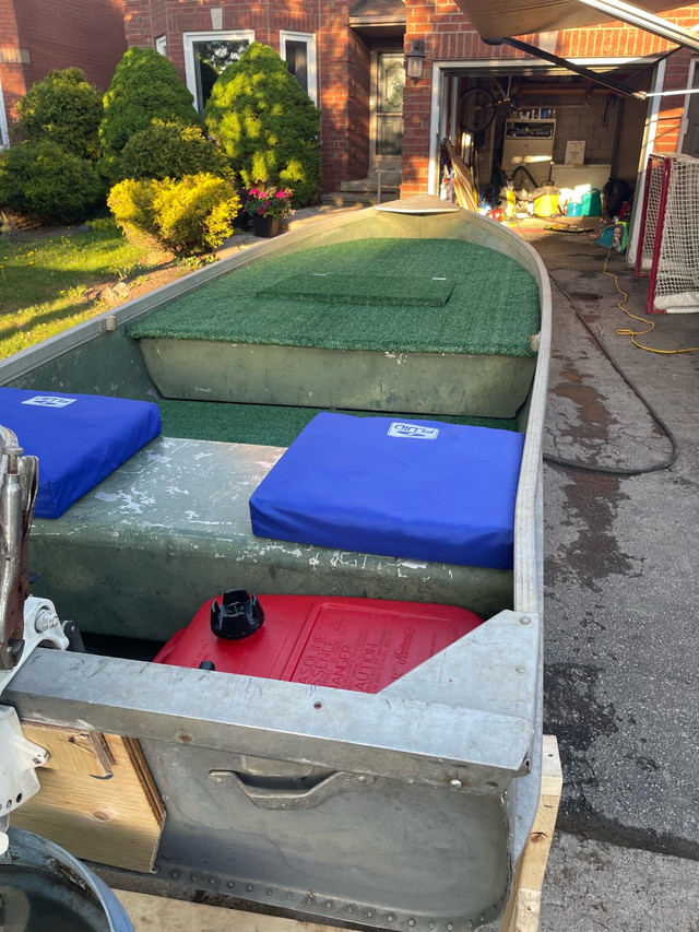 12 ft aluminum tin boat with 8hp johnson  in Personal Watercraft in Barrie - Image 2