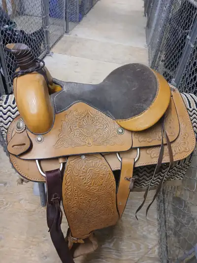 15 inch western riding saddle for sale. Has no stamp of manufacturer. Good condition.