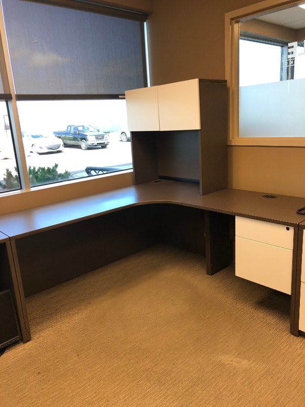 Computer corner office desk c/w hutch Desks Calgary Kijiji