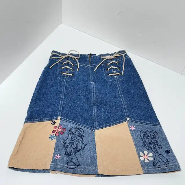 Bratz girls skirt size 10/12 original vintage denim embroidered  in Kids & Youth in Winnipeg - Image 2