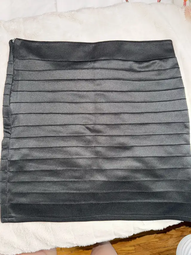 skirts and pants in Women's - Bottoms in City of Toronto - Image 4