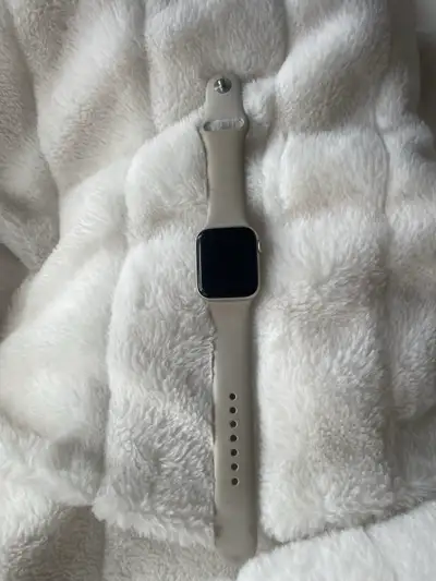 Apple Watch SE 41mm GPS — Starlight, View more