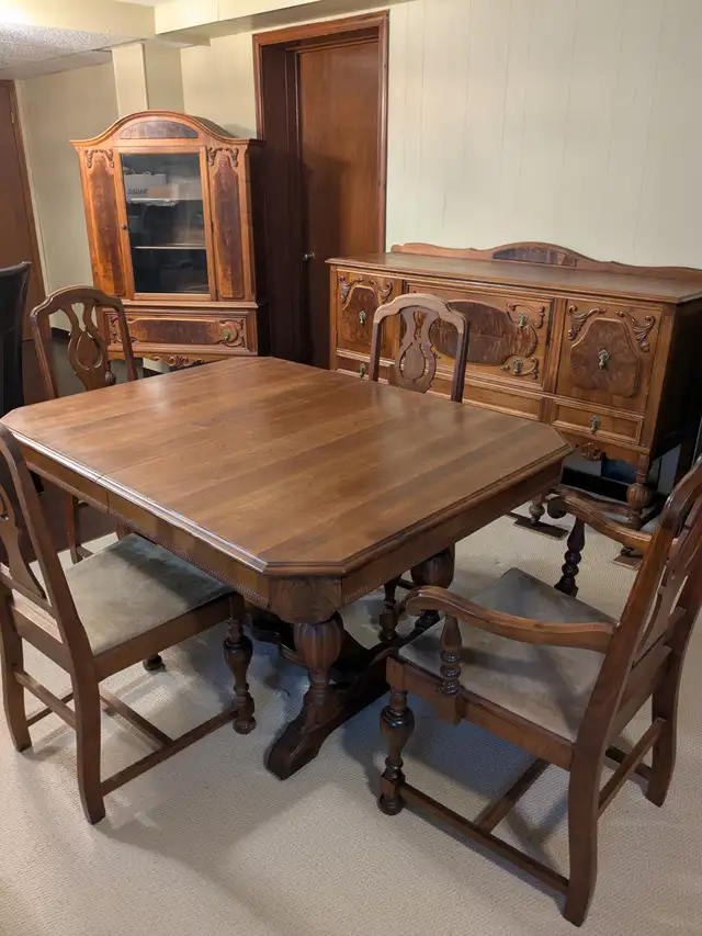 Dining Rm Set - Krug Brothers circa 1890 - 1920 in Dining Tables & Sets in Hamilton - Image 2