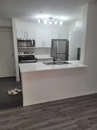 1 room available for rent and separate washroom with shared kitchen. Vegetarian preferred only. At 2...