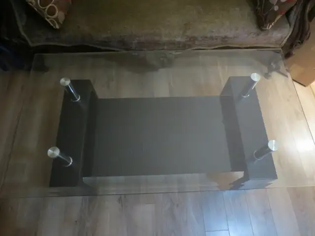 Modern Glass Coffee Table in Coffee Tables in City of Halifax - Image 4