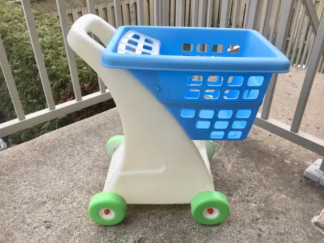 Little Tikes Child Toys Shopping Car(chariot/panier), like new in Toys in City of Montréal - Image 3
