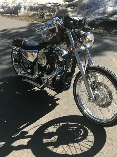 Admirez cette Harley Davidson Sportster Model 72 2012 personnalisée, une beauté unique qui ne manque...