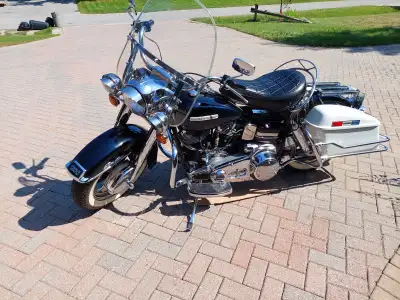 This bike is in great shape. new clutch and transmission last year, top end 2000km ago. Black paint...