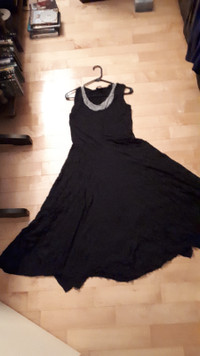 Superbe longue robe d'été noire et blanche 3