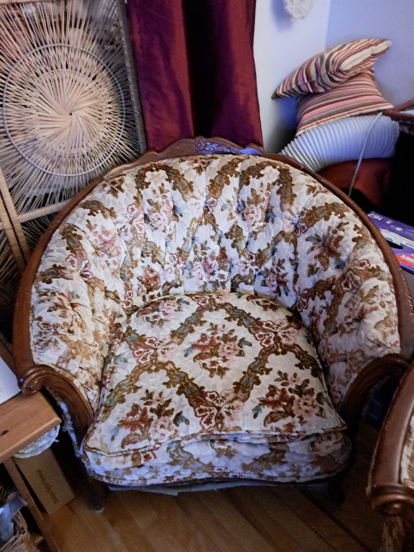 Canapé et fauteuil antiquités dans Sofas et futons  à Ville de Montréal