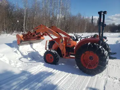 Selling my 2013 Kubota mx5100 DT 4wd tractor. Second owner. 850 hrs. Starts and runs great. 52 hp tu...