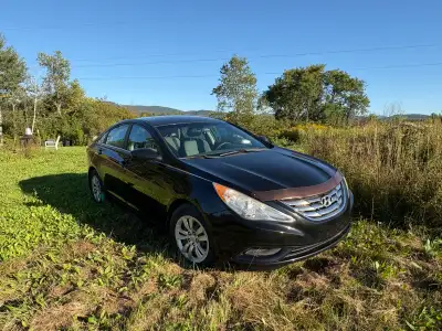 2013 Hyundai Sonata 2,4l sport gls , 130600km , en ordre. Transmission Automatique, sieges chauffant...