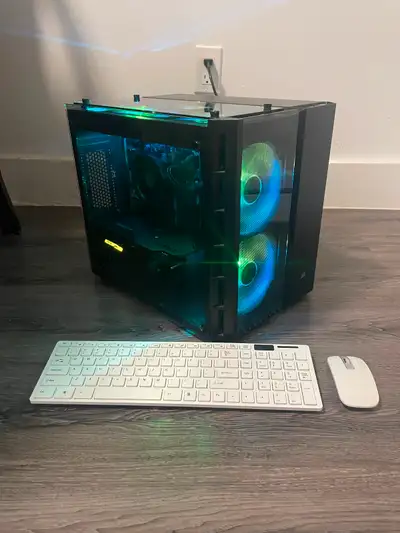 Gorgeous PC. Works perfectly and very well taken care of. Ryzen 5 2400G Corsair 280x crystal case MS...