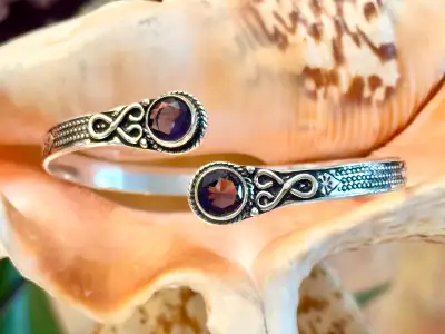 Splendide bracelet en argent massif 925 et deux améthystes, neuf, View more