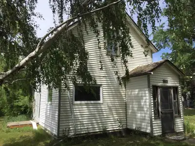 Do you want to move away from the hustle and bustle of city life to enjoy small town living while st...