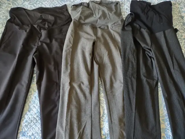 Maternity Clothes Tops and Bottoms 13 items in Women's - Maternity in City of Toronto - Image 4