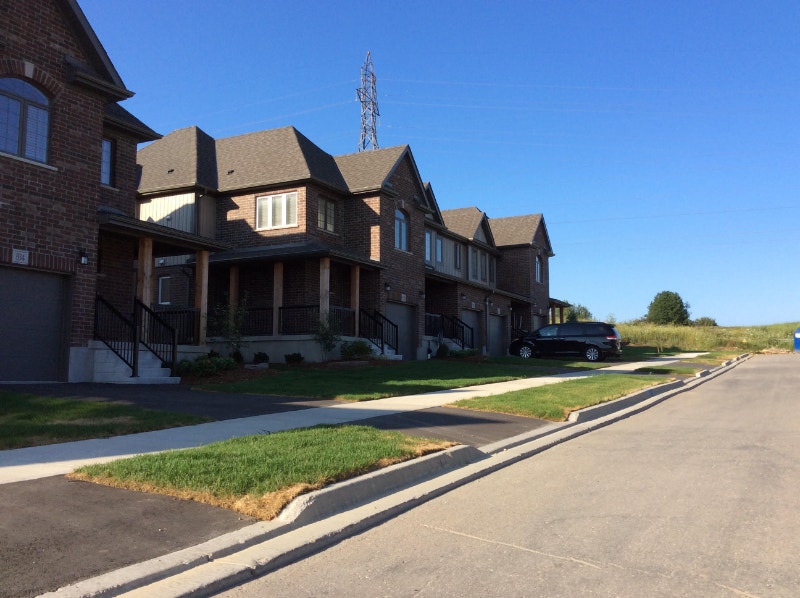 THREE BEDROOM TOWN HOUSE FOR RENT_ERB AND IRA NEEDLES Long Term