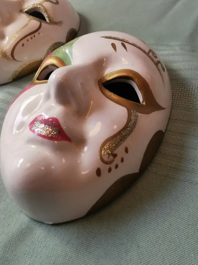 Two Painted Ceramic Masks Vintage made in Taiwan63234988434819123
