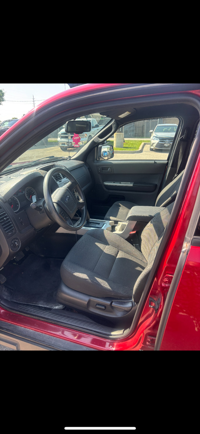 2010 Ford escape XLT in Cars & Trucks in London - Image 2
