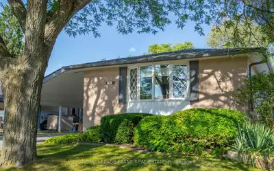 Private Unfurnished Bedroom with Balcony Access – Oshawa A private bedroom is available in a fully r...