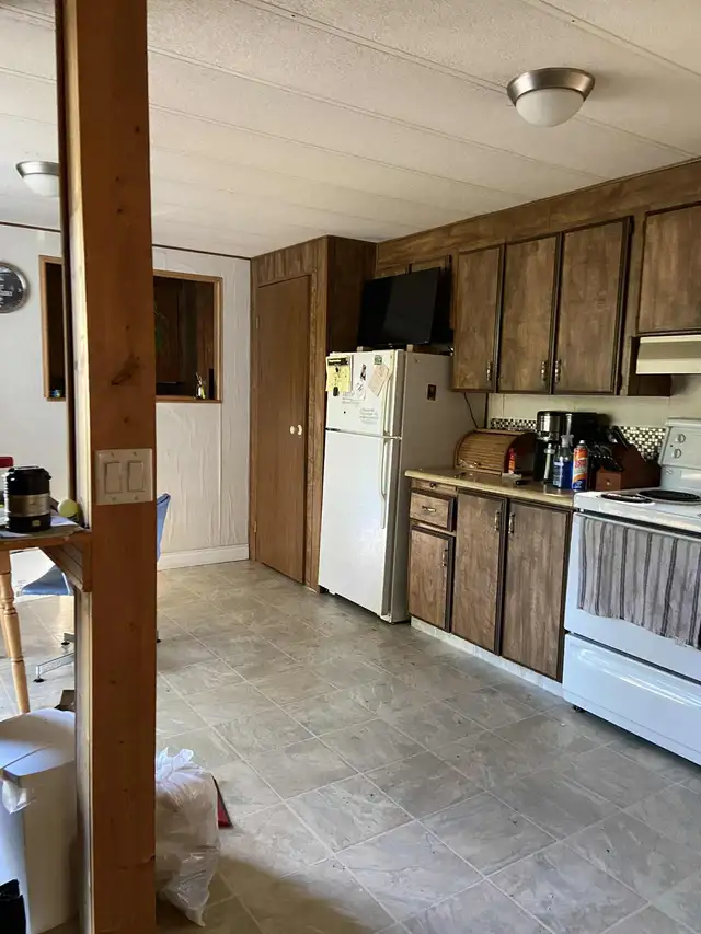 41/2 acres  with older trailer in Cranbrook BC. $440.000 in Houses for Sale in Cranbrook - Image 10
