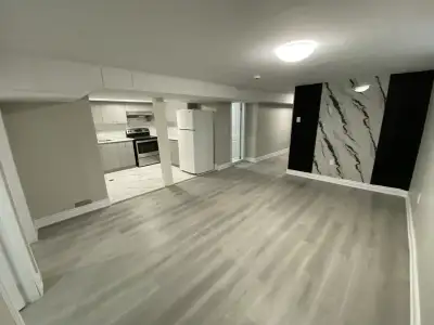 Room for rent close to downtown Barrie and Georgian College. It’s a newly renovated 3-bedroom walkou...