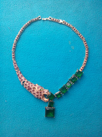 NEW Fashion Jewellery Necklace Leopard Head  Green Gems