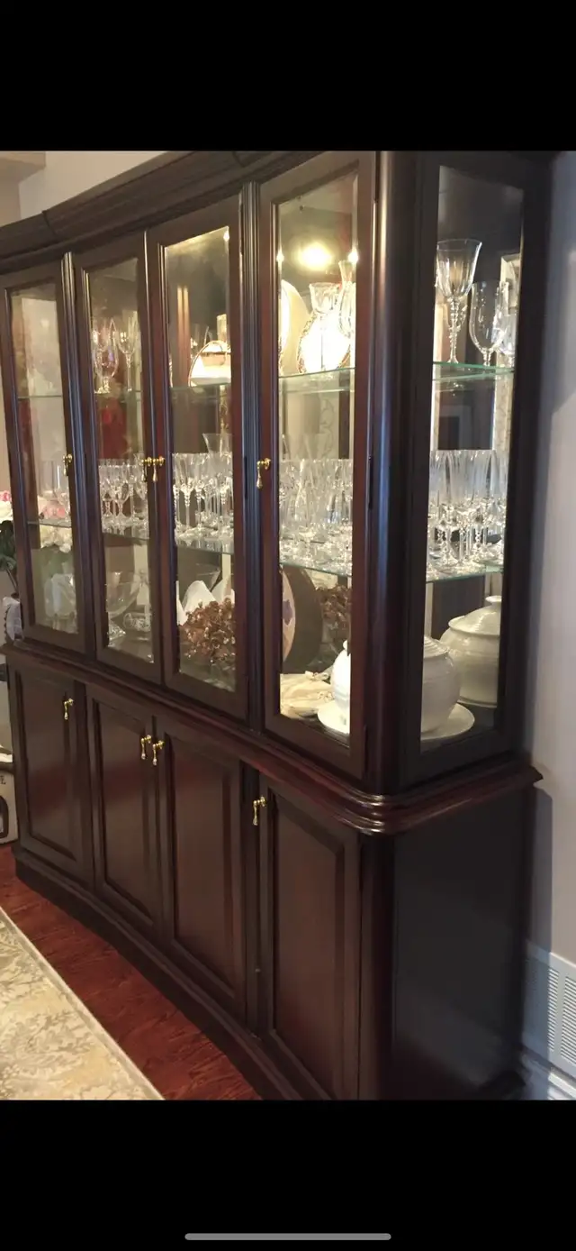 Buffet / Hutch / Display Cabinet in Hutches & Display Cabinets in City of Toronto - Image 4