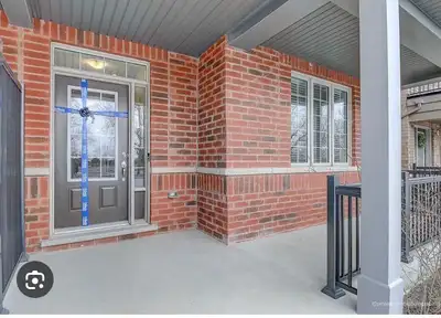 Welcome to the Oshawa University Towns! Male Student or Professional Welcome. Few Minutes Away From...