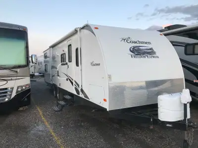 2013 Coachmen Freedom Express 29BHSE Travel Trailer $19995 OBO Our family has made many great memori...