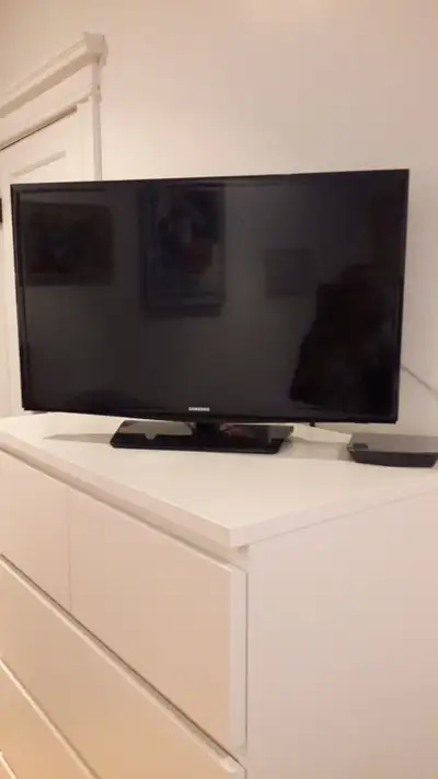 TÉLÉVISION TV SAMSUNG 28PO COMME NEUVE + TERMINAL VIDEOTRON, View more