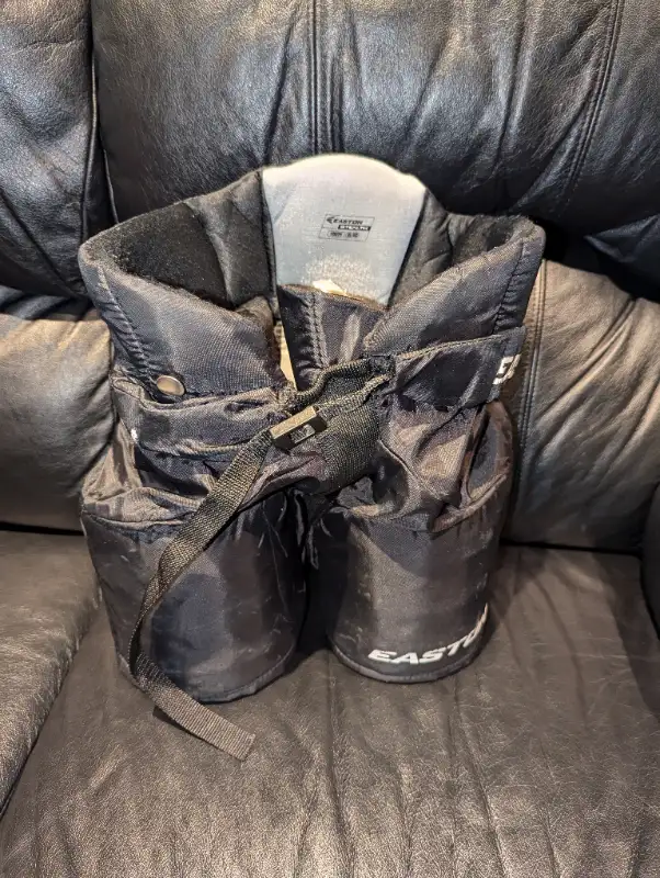 Hockey Pants Easton Youth XL in Hockey in Calgary - Image 2