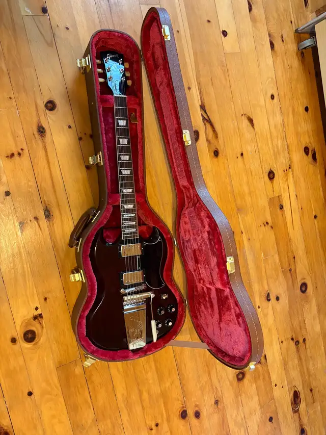 Limited Edition SG Standard '61 Maestro Gibson in Guitars in Markham / York Region - Image 2