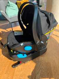 Clek Liing  infant car seat in perfect condition (2022)