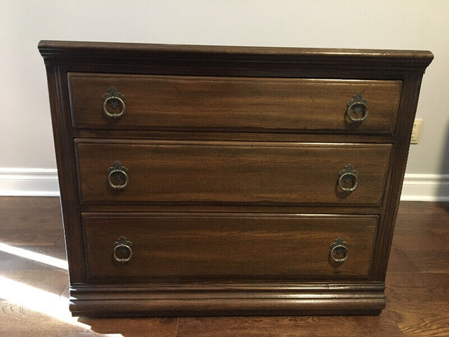 Ethan Allen Chest with 3 draws in Dressers & Wardrobes in Mississauga / Peel Region