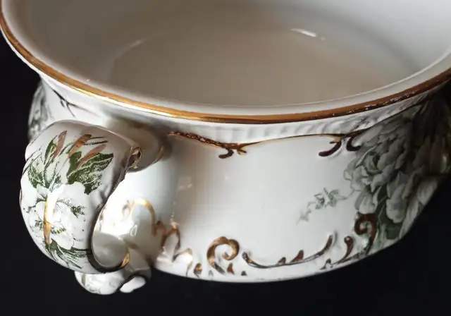 Fine Antique Semi-China Dunn Bennett Excelsior Peony Chamber Pot in Arts & Collectibles in London - Image 8