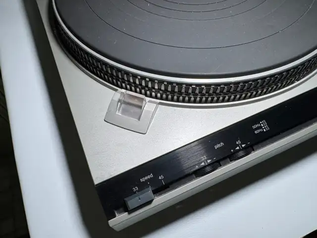 Technics SL3200 Direct Drive Turntable w Shure M91ED Cartridge in Stereo Systems & Home Theatre in City of Toronto - Image 6