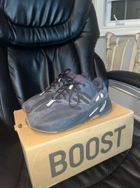 10.5 US Yeezy 700 Utility Black